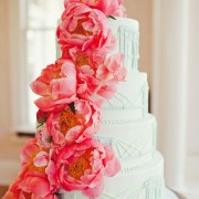 Fotos de pasteles de boda con flores en cascada