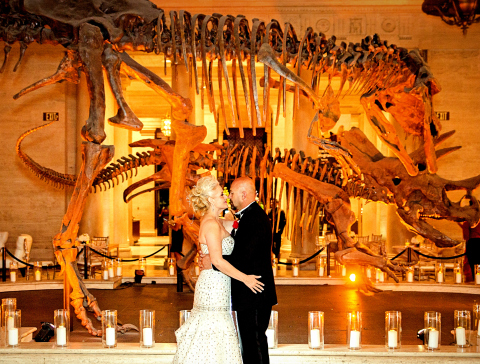 Una boda original en el La Brea Tar Pits and Museum en Los Angeles