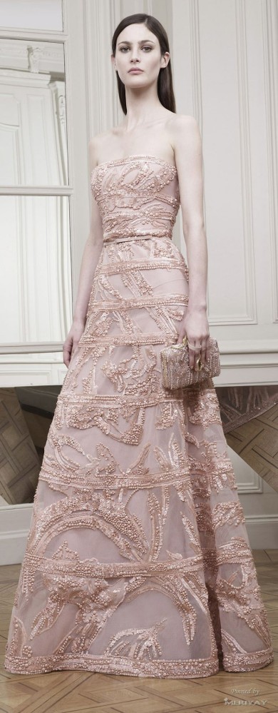 Vestido largo de Elie Saab en rosa con detalles.