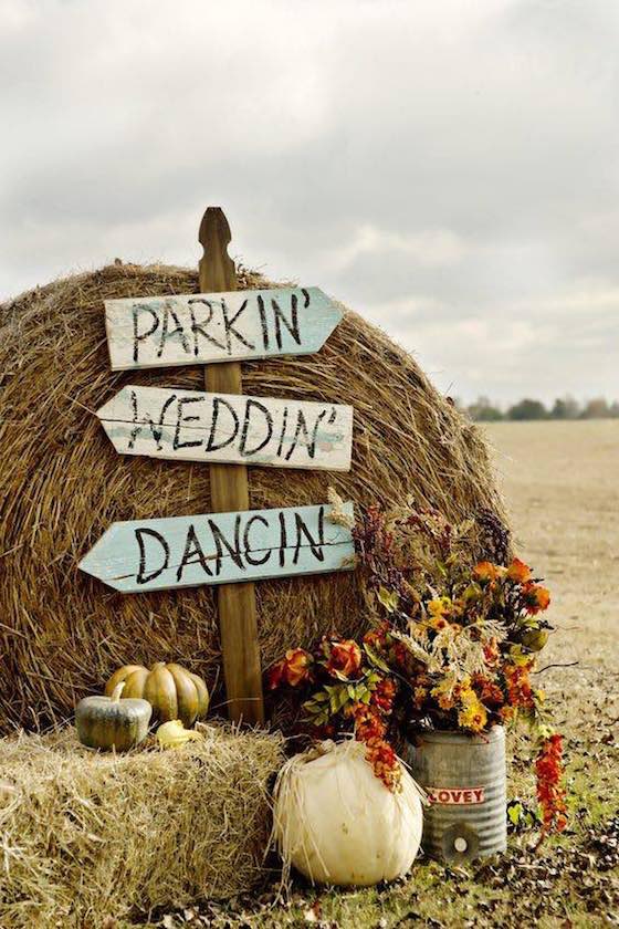 Fall barn wedding signs at The Barn on Belmont. Photography: Andie Freeman Photography.