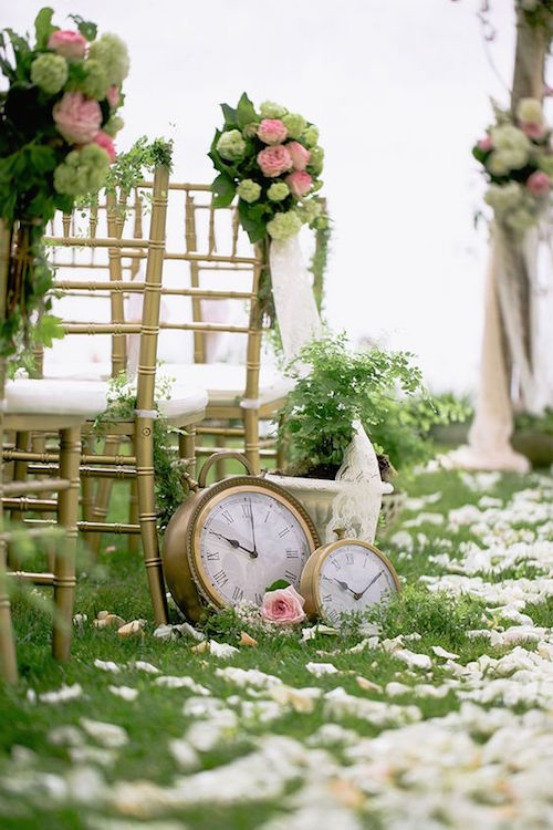 La historia de los viejos tiempos ... Romántica decoración de un pasillo de bodas.