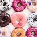 The versatile doughnut can adapt itself to any wedding style or color scheme. Sugar and Charm, sweet recipes.