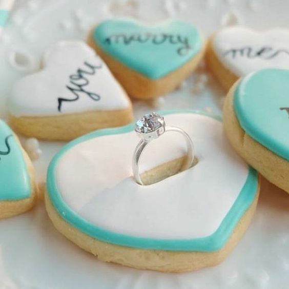 An adorable wedding proposal idea! Who wouldn't say yes to this heart-shaped cookie proposal?