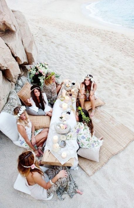 Si sueñas con una celebración descontracturada, romántica y junto al mar, las bodas boho en la playa son ideales para ti.