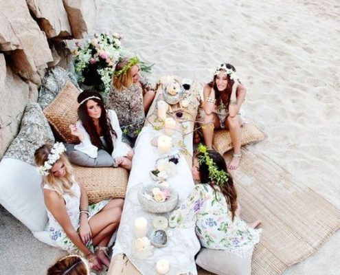 Si sueñas con una celebración descontracturada, romántica y junto al mar, las bodas boho en la playa son ideales para ti.