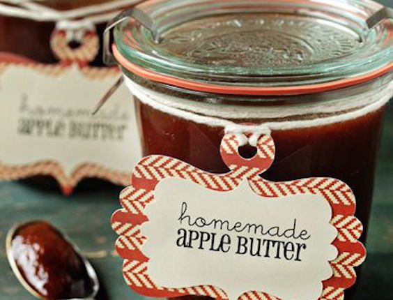 Fall wedding favors you can do yourself. Rich and sweet slow cooker apple butter. Simple and totally delicious! Recipe at Jamie (My Baking Addiction)