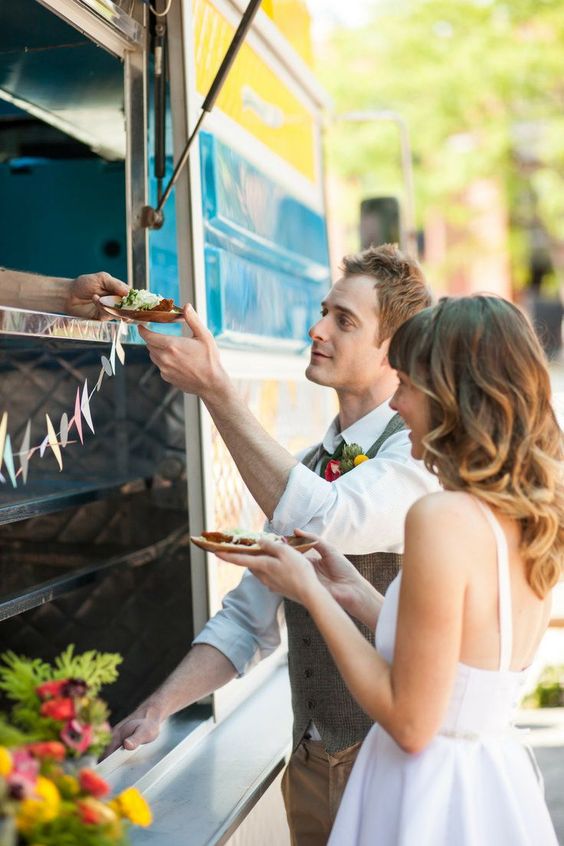 food-truck-wedding-guide-to-planning-catering-logistics-style