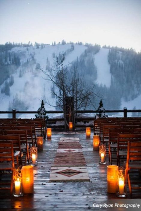 Stunning and unforgettable mountain winter wedding ideas. Photo: Cory Ryan Photography Utah weddings.