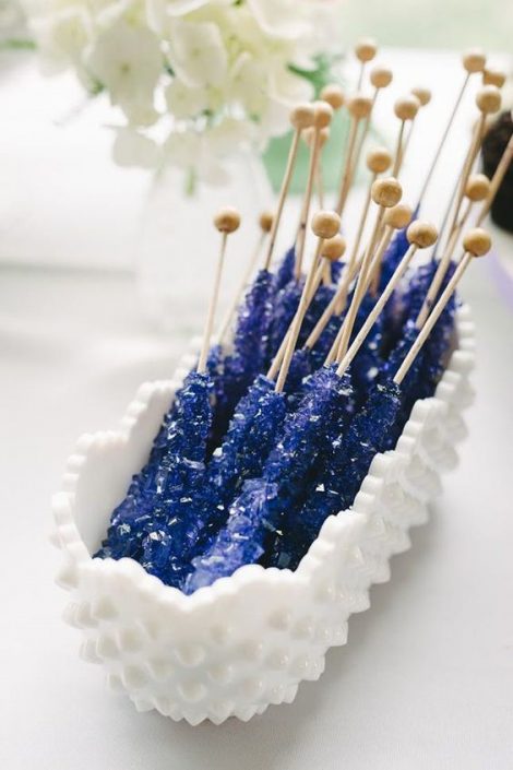 Add some blue to the sugar stirrers for coffee and dessert. Christmas wedding ideas.