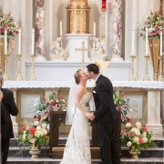 Una boda que cumple con todos los requisitos de la Iglesia Católica para contraer matrimonio.