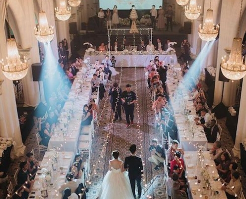 Una entrada a tu fiesta de casamiento que da envidia. No te pierdas estos consejos para sentar a tus invitados en tu celebración.