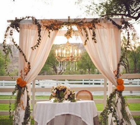 Esta mesa de novios es un sueño. Duke Photography en el Hummingbird Nest Ranch, Simi Valley, Santa Susana, CA.