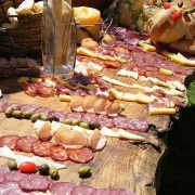 Italian themed charcuterie board. Discover how to make a charcuterie board that is fire.