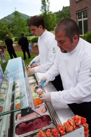 Original ice cream bar ideas for your wedding reception.